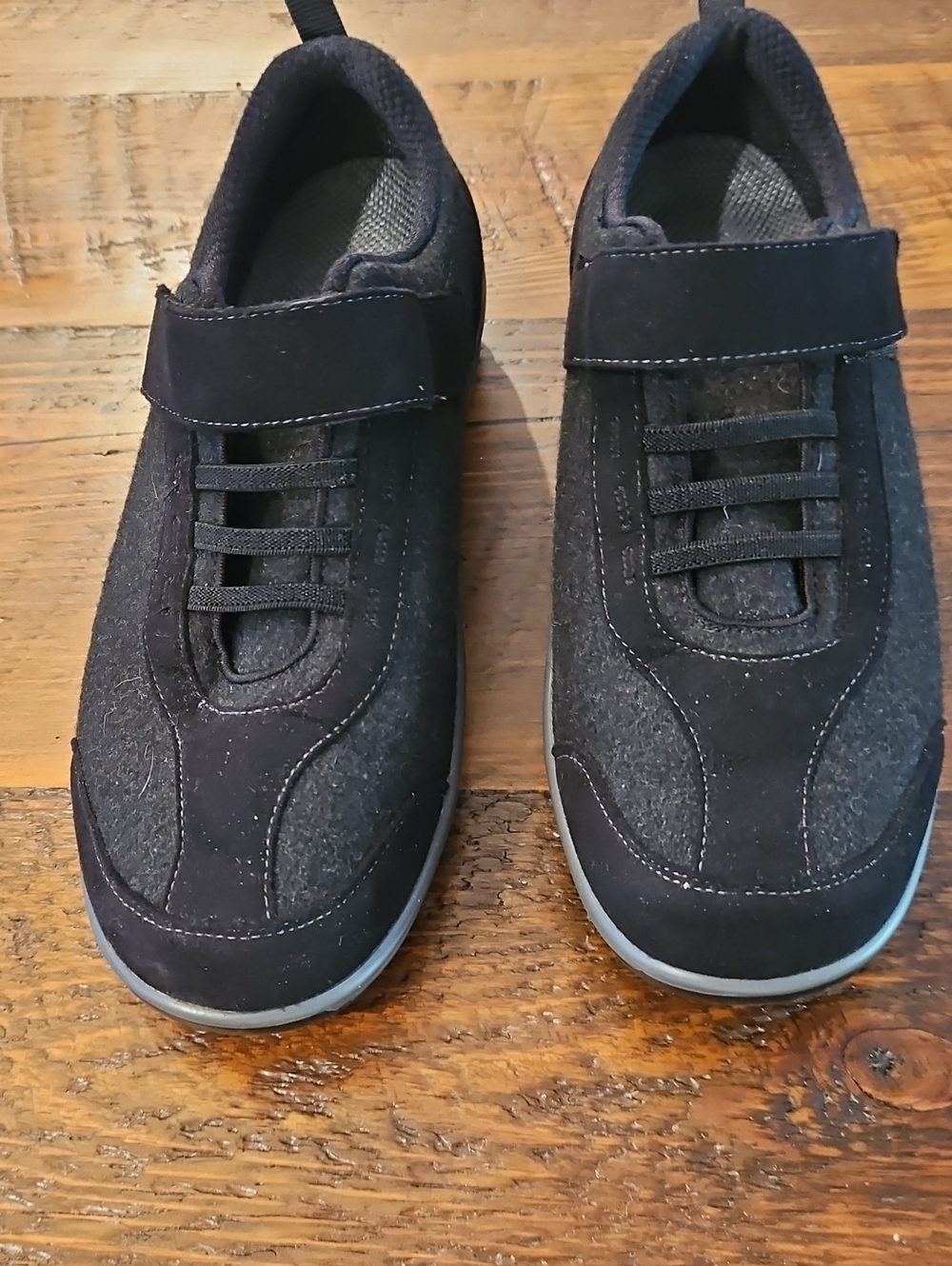 Orth- Feet  Women's Black Athletic Shoes US 9.5 D